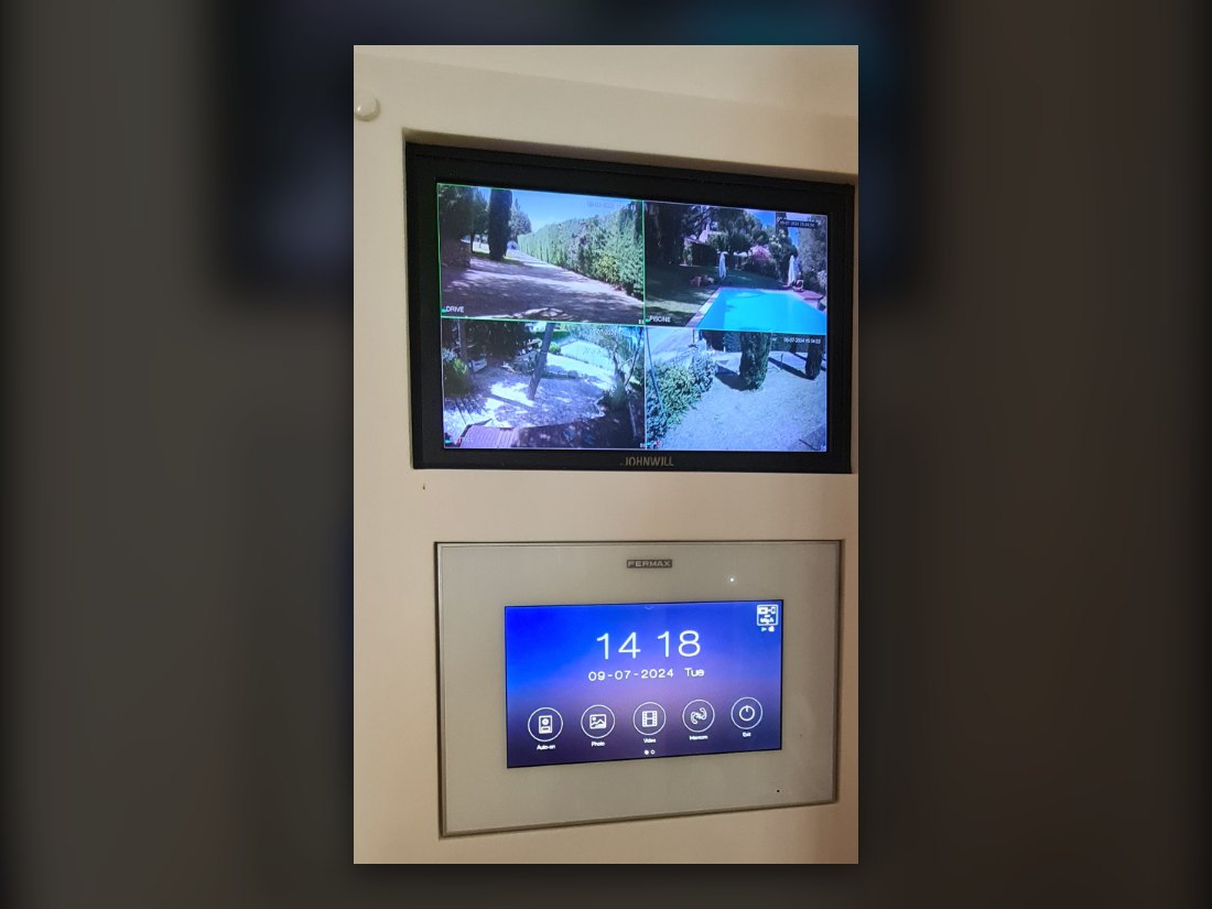 Visiophone et moniteur multi-caméras installés par A.V.E. PROVENCE