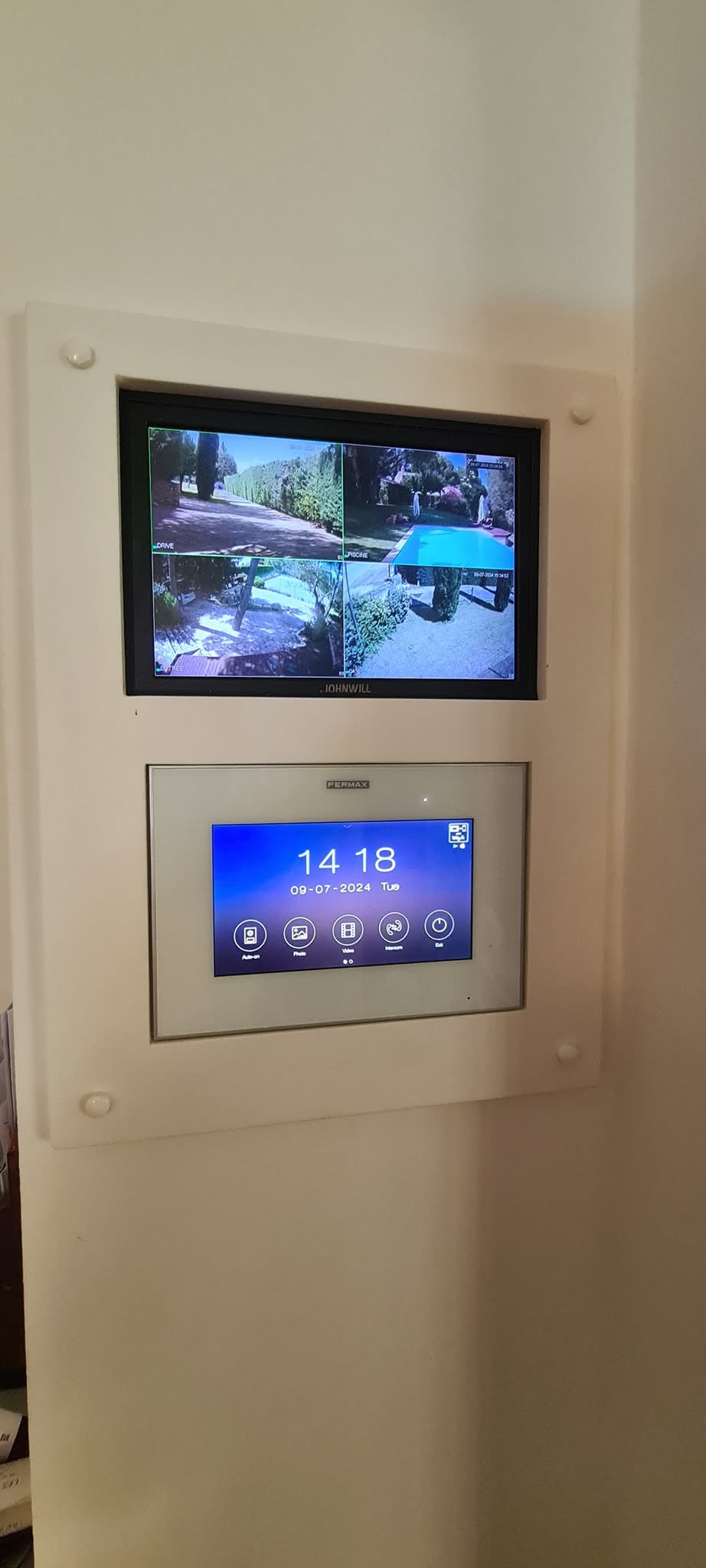 Portail automatique et visiophone installés par A.V.E. PROVENCE